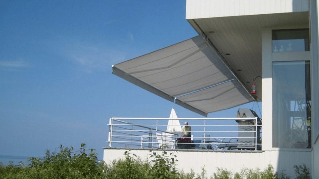 retractable awning