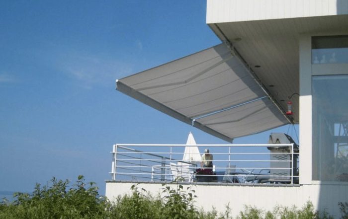 retractable awning